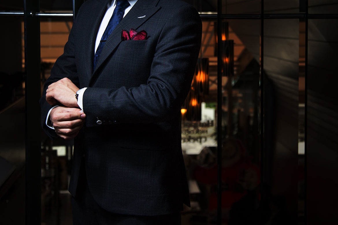 Waiting for a luncheon date.